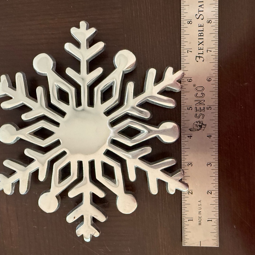 Silver Snowflake Holiday Trivet - Holiday Home